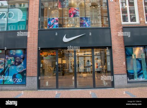 nike store amsterdam.